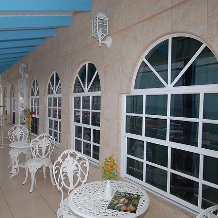 Deyna'S City Inn St. George's Ngoại thất bức ảnh