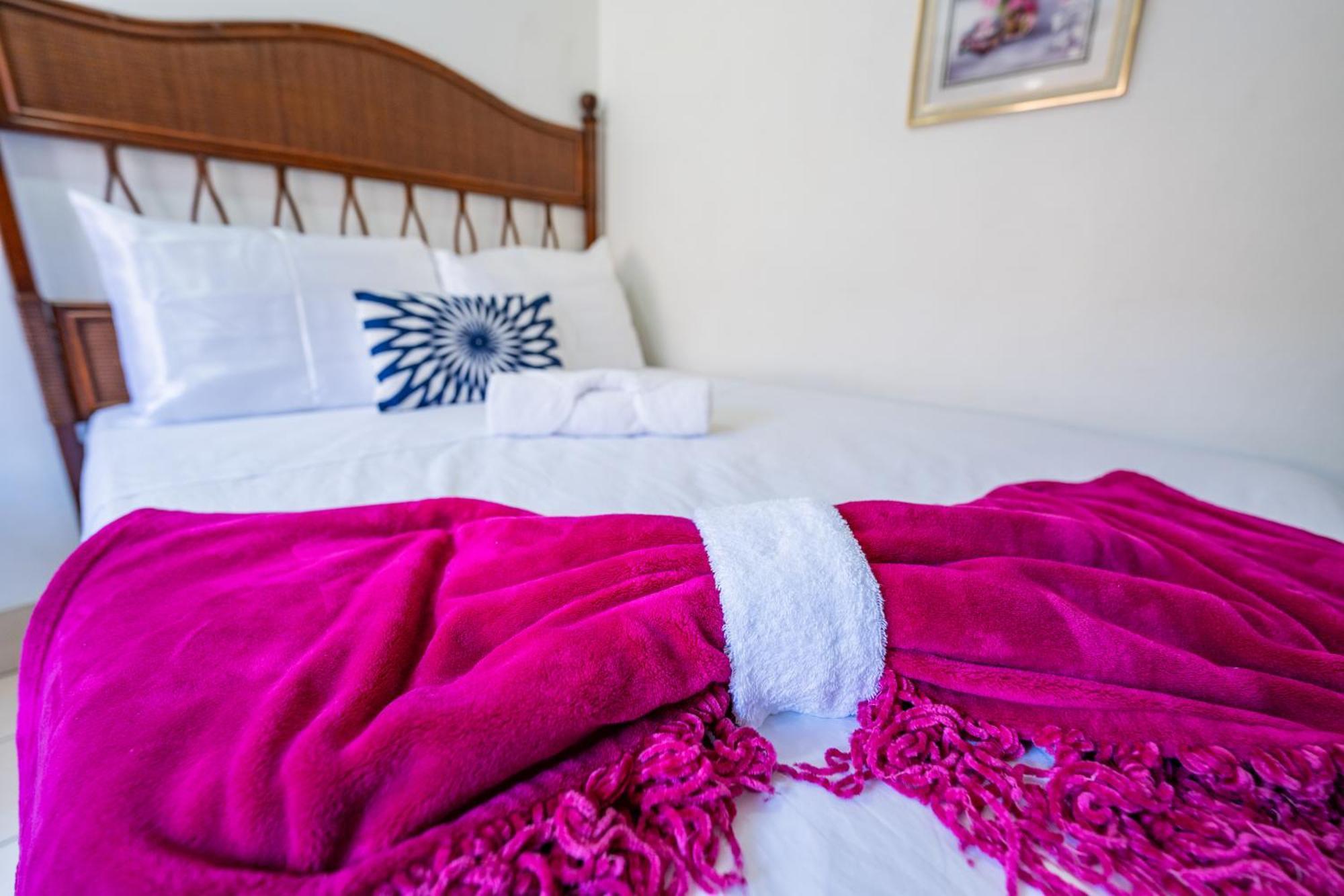 Deyna'S City Inn St. George's Phòng bức ảnh