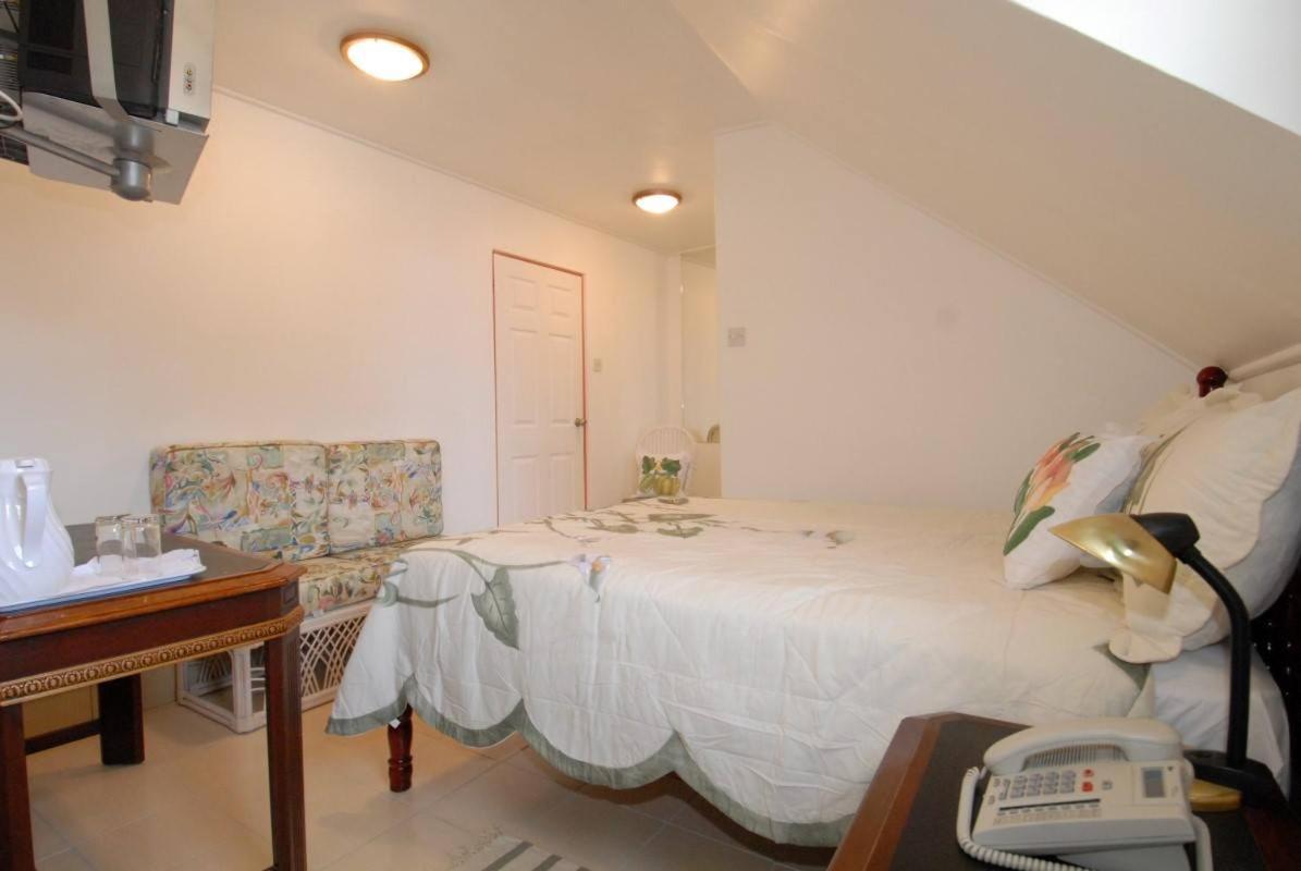 Deyna'S City Inn St. George's Ngoại thất bức ảnh