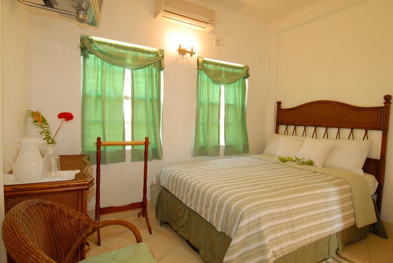 Deyna'S City Inn St. George's Ngoại thất bức ảnh